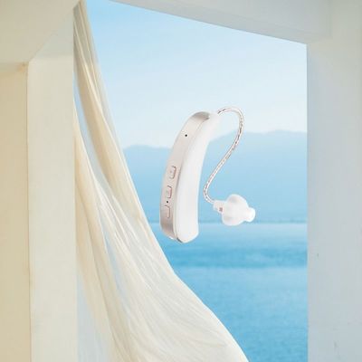 Experimente um som claro com um amplificador digital de 9 níveis para deficientes auditivos